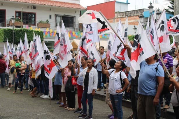 Familias en Misantla exigen servicios básicos en manifestación pacífica