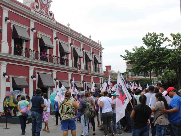 Familias en Misantla exigen servicios básicos en manifestación pacífica