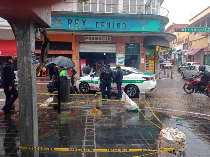 Peatón arrollado por un taxi en la céntrica calle de Enríquez, en Xalapa