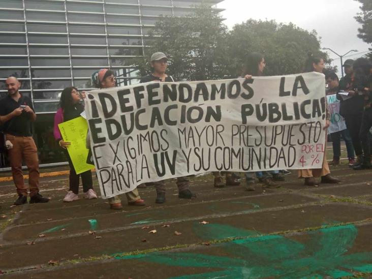 Estudiantes en Xalapa claman 4% del presupuesto para la UV, sin excusas (+Video)