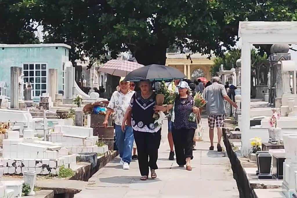 Sin riesgo en panteones de Veracruz para las visitas de Día de Muertos