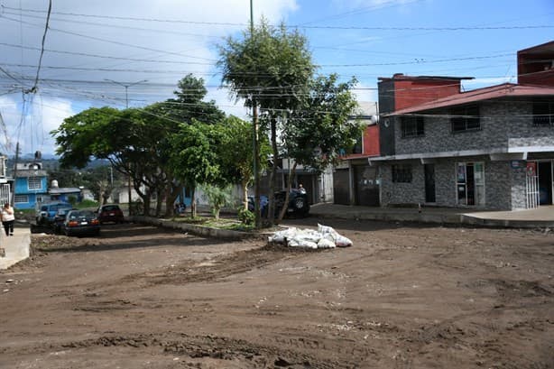 En Xalapa, preocupa a vecinos atraso en obras de calle Félix Z. Licona