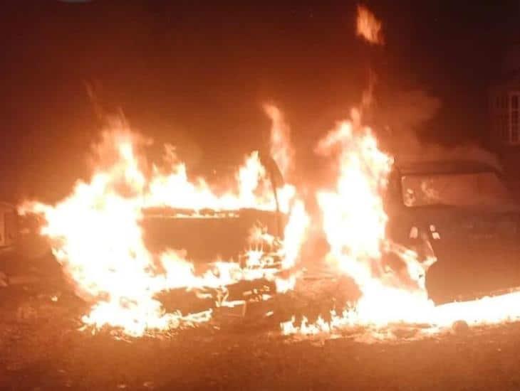 Dos vehículos particulares se quemaron en Puente Nacional