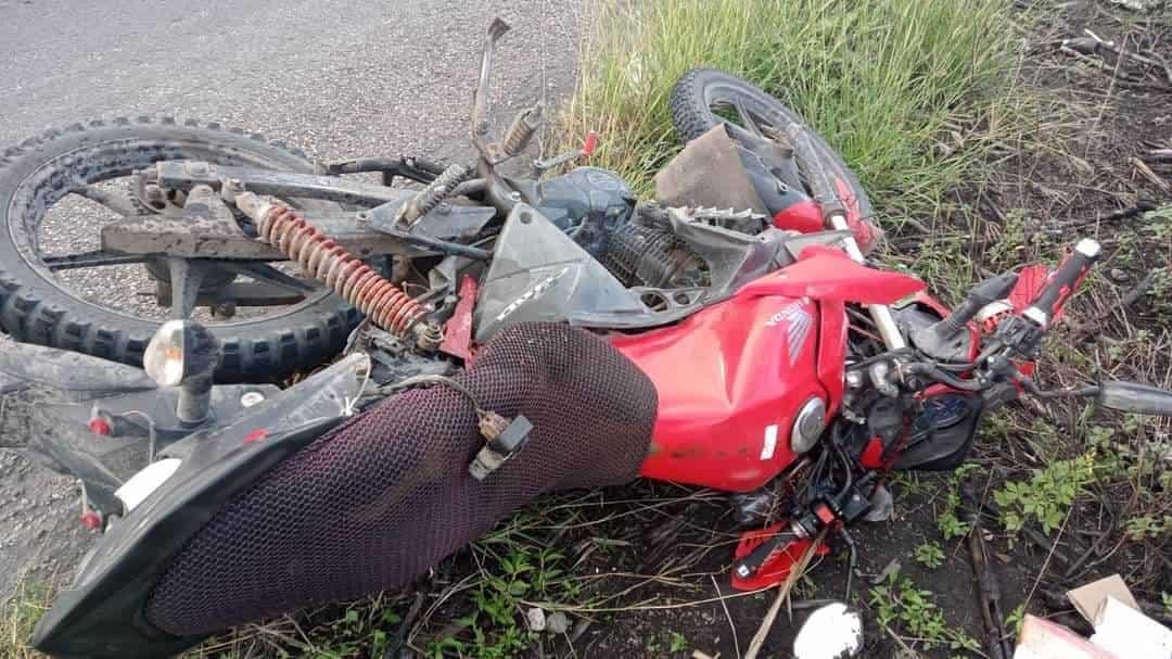 Un hombre en Tierra Blanca pierde la vida tras impacto de su motocicleta con una camioneta