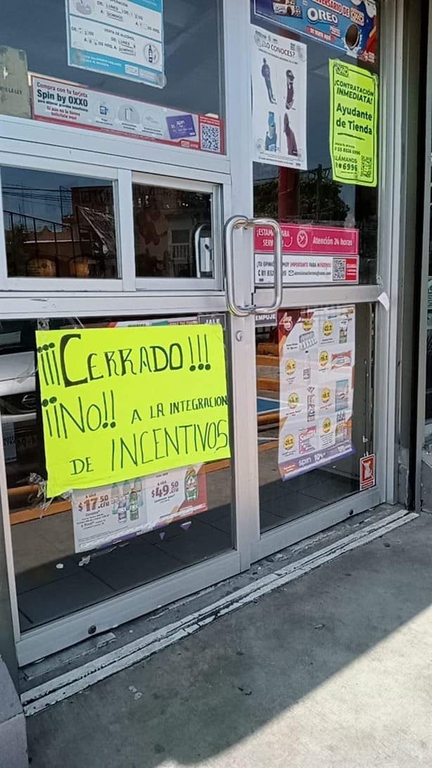 Además de Coatzacoalcos, ¿en qué otro lugar protestan empleados de Oxxo por reducción de salario?