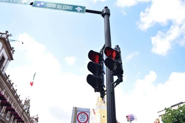 Cambian semáforos del Centro de Xalapa; ahora serán de aspecto colonial