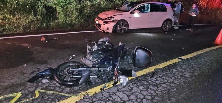 Joven motociclista fallece al chocar contra un auto en Tlapacoyan