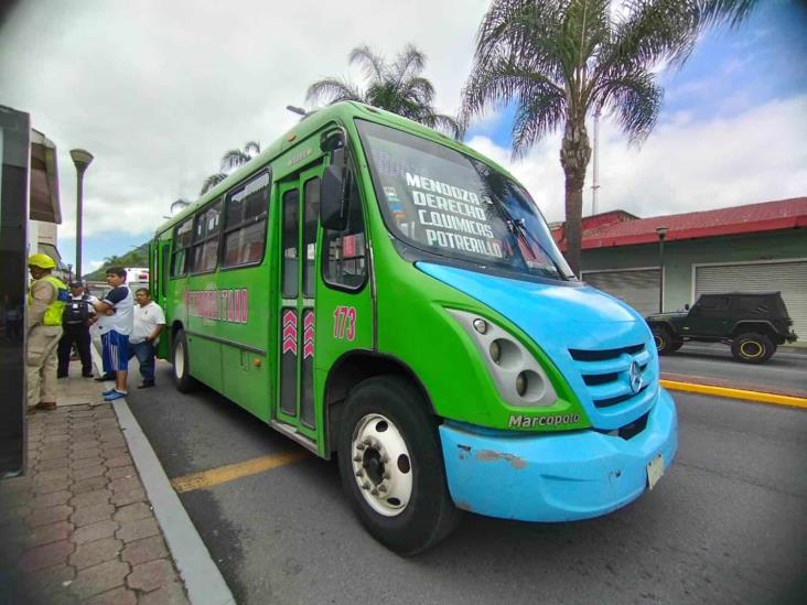 Mujer es atropellada por autobús en calles de Orizaba