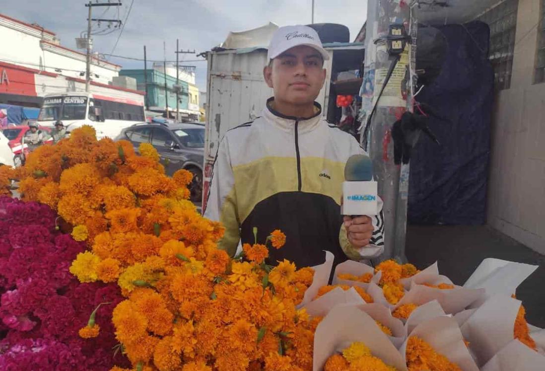 A la baja venta de cempasúchil y moco de pavo previo al Día de Muertos en Veracruz