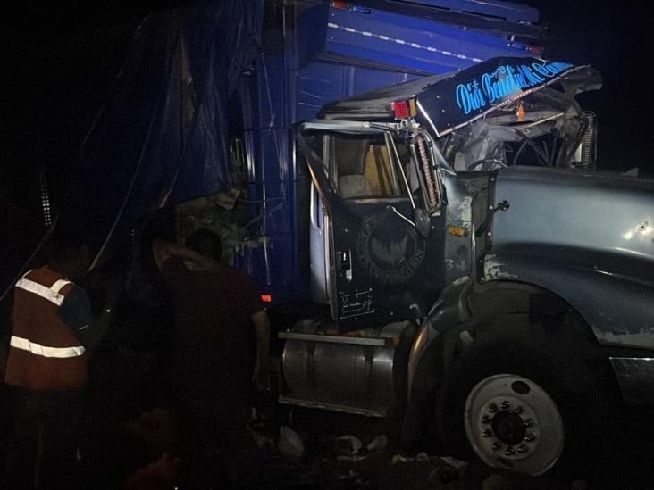 De Hidalgo, trailero muerto en accidente en cumbres de Maltrata
