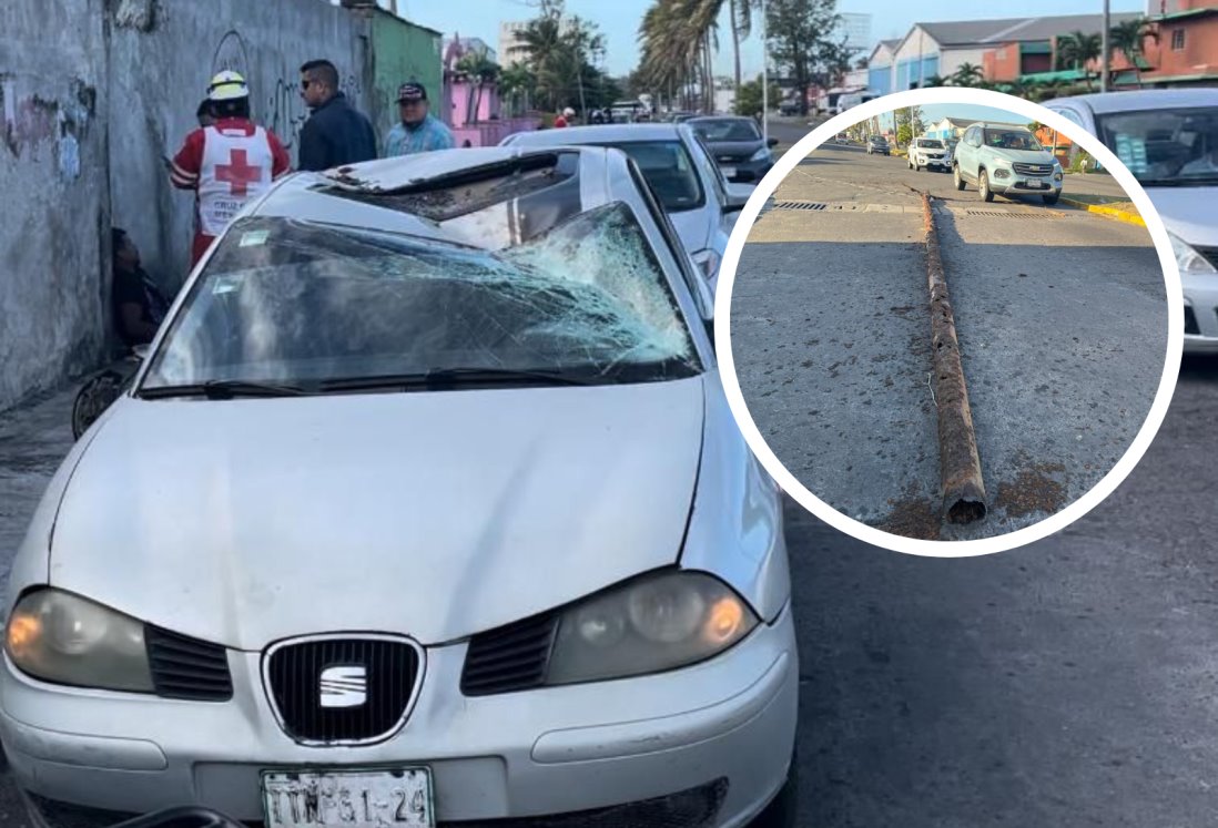 Vientos del norte derriban luminaria y cae sobre automóvil en Veracruz