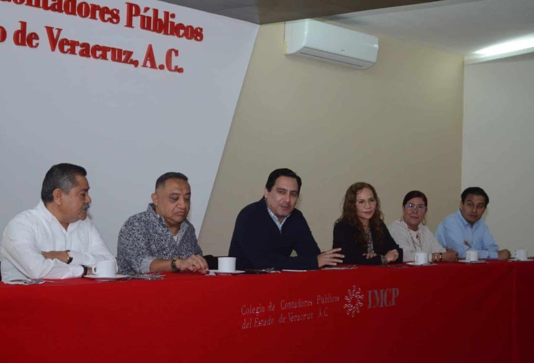 Pago de impuestos de 12 mil grandes empresas sostienen economía de México: Contadores