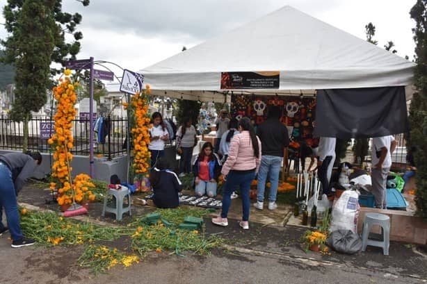 Por Día de Muertos, esperan más de 10 mil visitantes en panteones de Orizaba