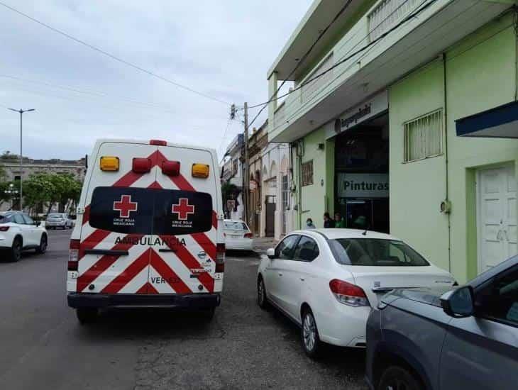 Obrero de Veracruz cae de altura de dos metros tras electrocutarse