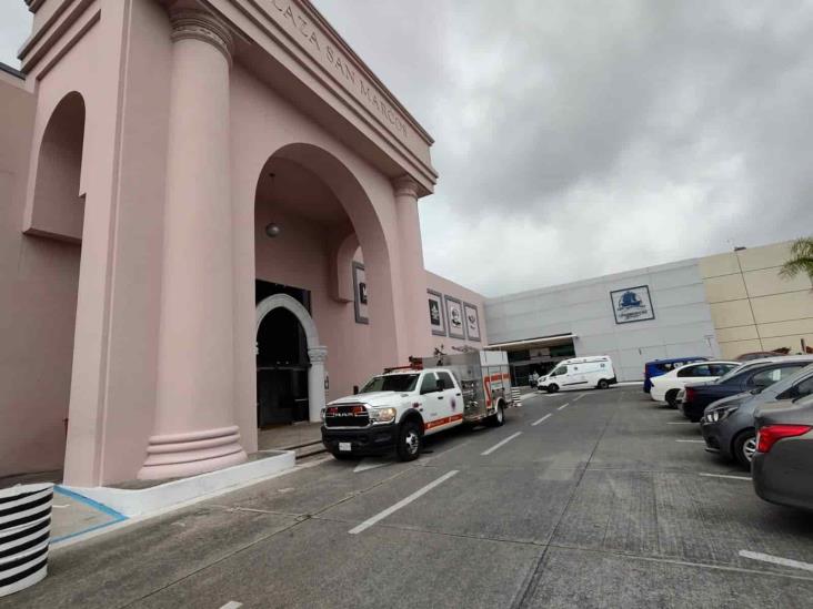 Incendio en Plaza Américas Xalapa moviliza a Bomberos y PC