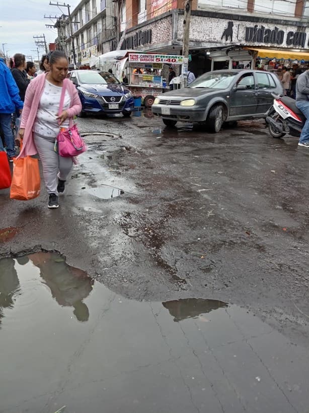 Mercados de Veracruz están inundados de aguas negras