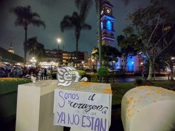 Feministas colocan antiofrenda en Orizaba para visibilizar violencia feminicida