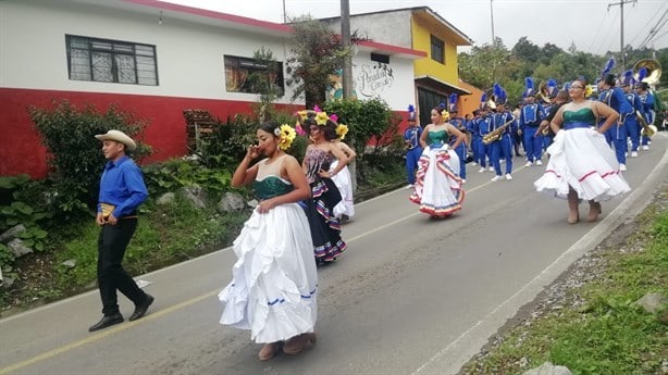 Realizan desfile por el Día de Muertos en Tequila