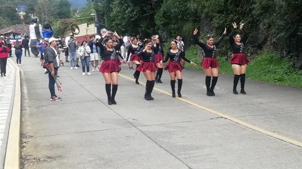 Realizan desfile por el Día de Muertos en Tequila