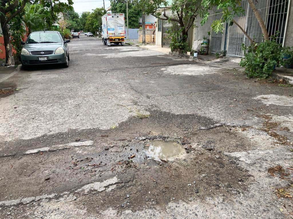 Colonia de Veracruz sufre constantes fugas de agua en sus calles
