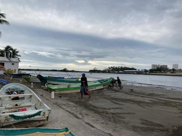 Pescadores de Veracruz a la deriva por mal tiempo