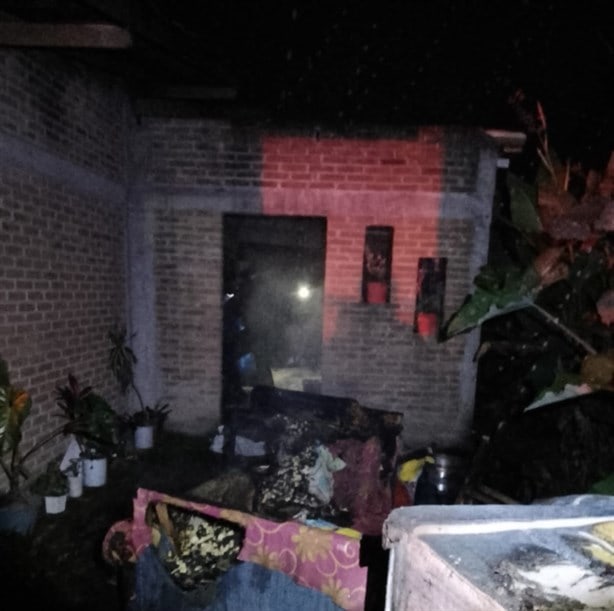 Veladora de ofrenda desata incendio en vivienda de Atzacan