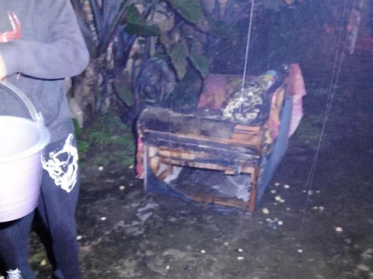 Veladora de ofrenda desata incendio en vivienda de Atzacan