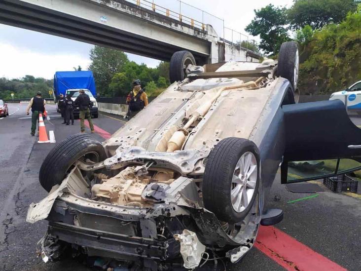 Se accidenta familia del Estado de México en libramiento Xalapa-Perote