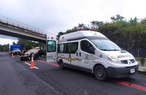 Se accidenta familia del Estado de México en libramiento Xalapa-Perote