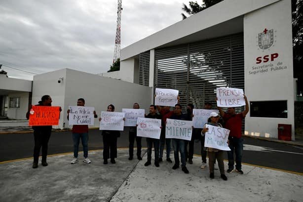 Protestan reporteros en las instalaciones de la SSP por violencia policial en Veracruz | VIDEO