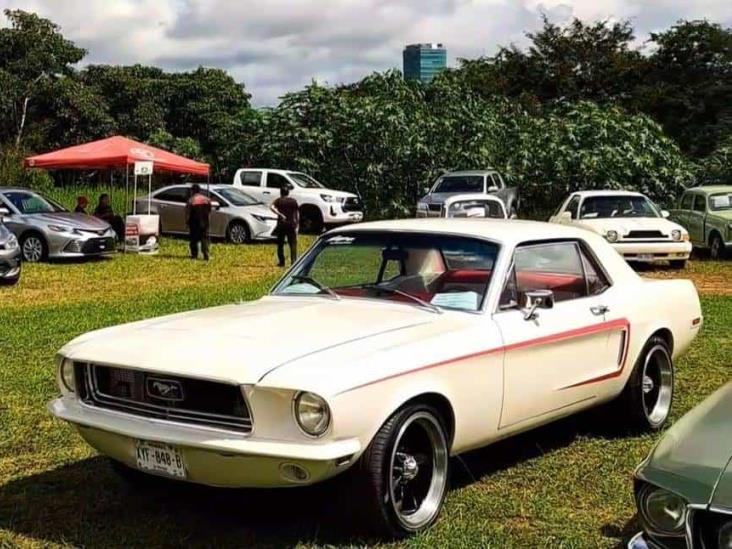 Expo de 120 autos antiguos conquista Xalapa con una buena causa