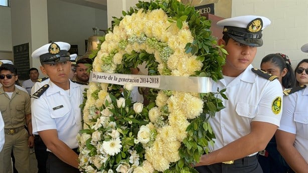 Realizan homenaje a piloto naval fallecido en Acapulco en Escuela Náutica de Veracruz | VIDEO