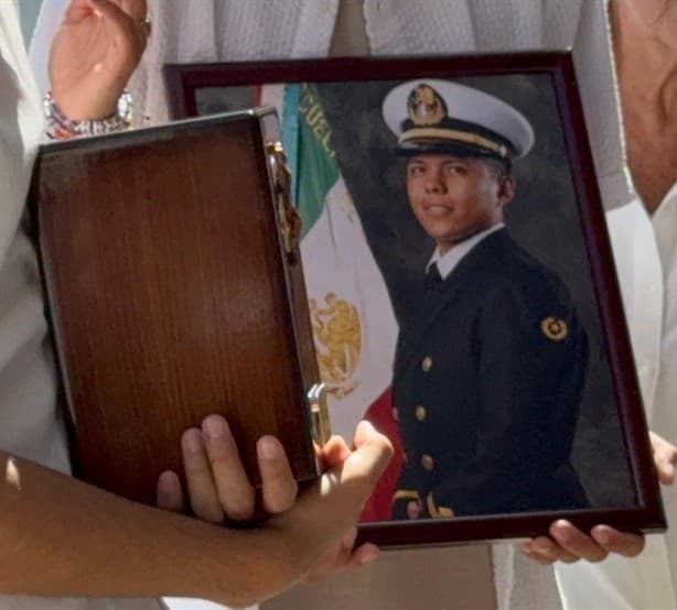 El mar conquistó a José Andrés, se convirtió en piloto naval para seguir admirándolo: padre | VIDEO