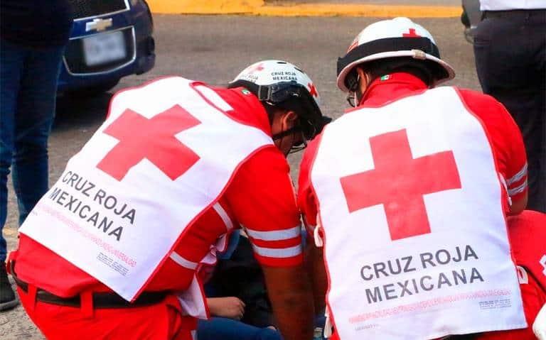 Taxista arrolla a familia que viajaba en una motocicleta en Veracruz