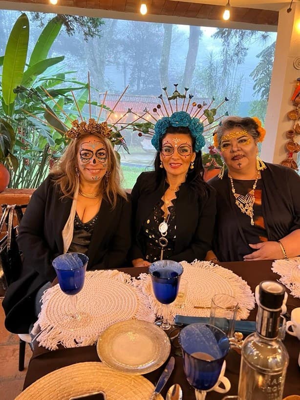Damas xalapeñas organizan cena por el Día de Muertos 