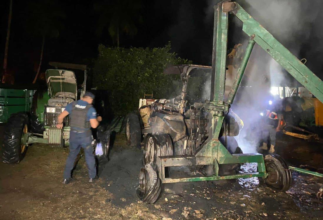 Incendian maquinaria agrícola en rancho de Tlapacoyan, Veracruz