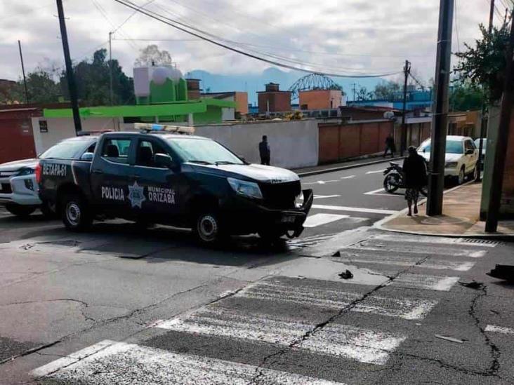 Patrulla y autobús protagonizan choque en calles de Orizaba