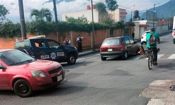 Patrulla y autobús protagonizan choque en calles de Orizaba