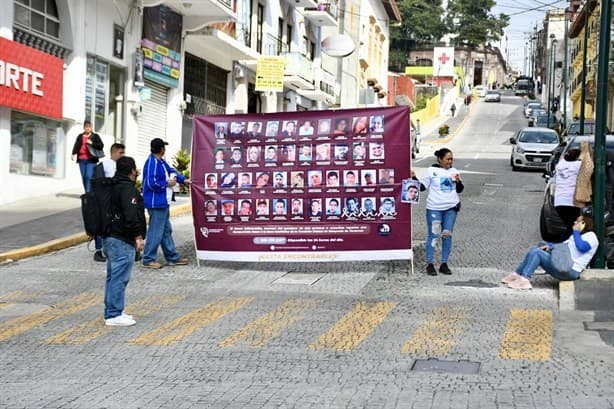 Colectivos de desaparecidos cercan Palacio de Gobierno de Veracruz ante desinterés de Cuitláhuac y FGE  (+Video)