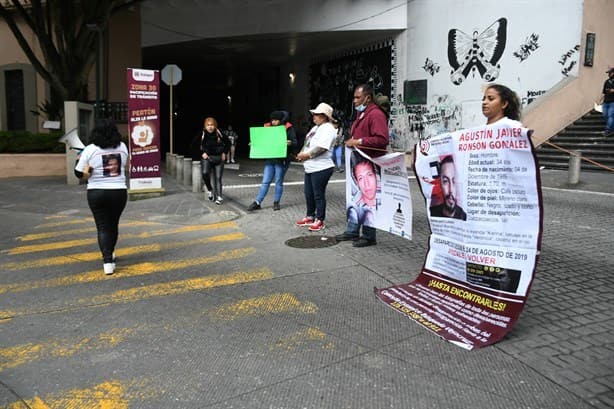 Colectivos de desaparecidos cercan Palacio de Gobierno de Veracruz ante desinterés de Cuitláhuac y FGE  (+Video)