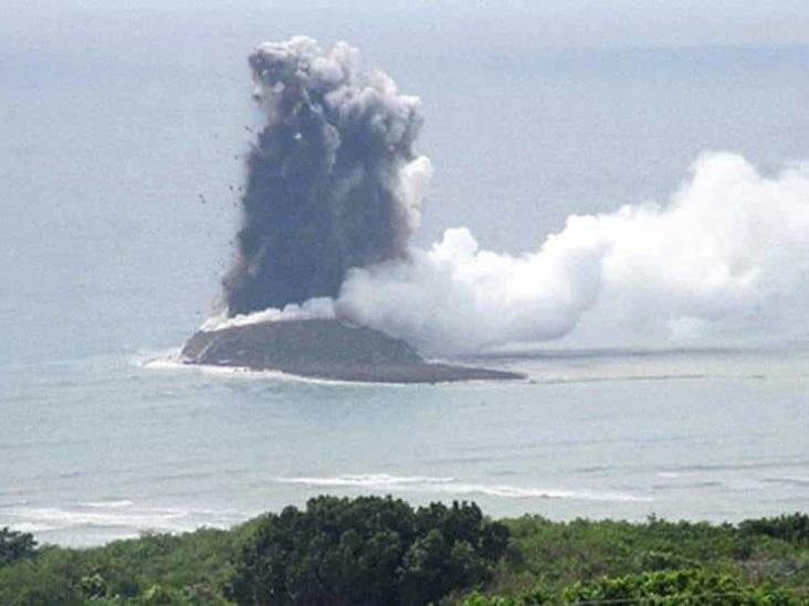 ‘Nace’ nueva isla por erupción volcánica en Japón