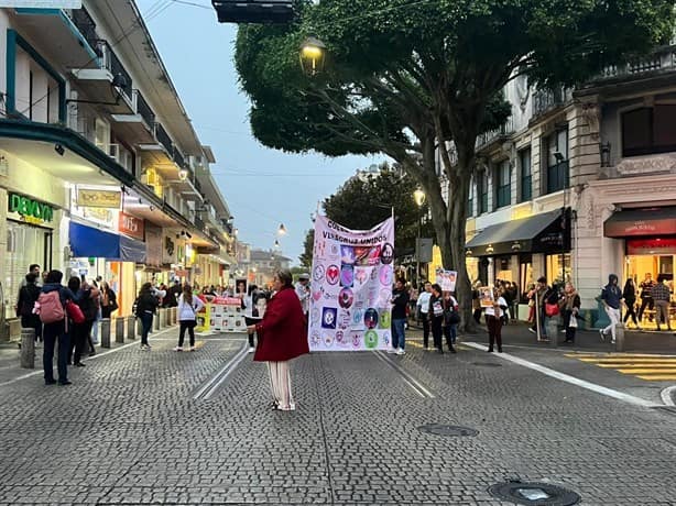 Familiares de desaparecidos liberan calles del centro de Xalapa; ya hay paso a autos