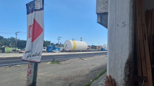 Trasladan tanques fermentadores de Constellation Brands por carreteras de Veracruz