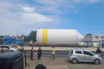 Trasladan tanques fermentadores de Constellation Brands por carreteras de Veracruz