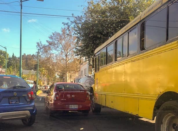 Percances viales y cierre intermitente del centro de Xalapa desquician la ciudad