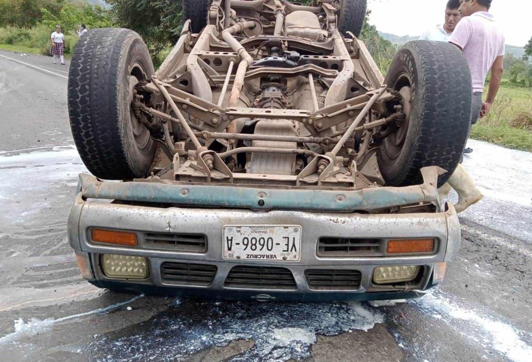 Vuelca camioneta en Actopan por exceso de velocidad