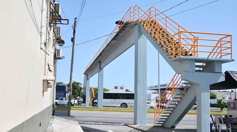 Rehabilitan puente peatonal en avenida Rafael Cuervo, en Veracruz