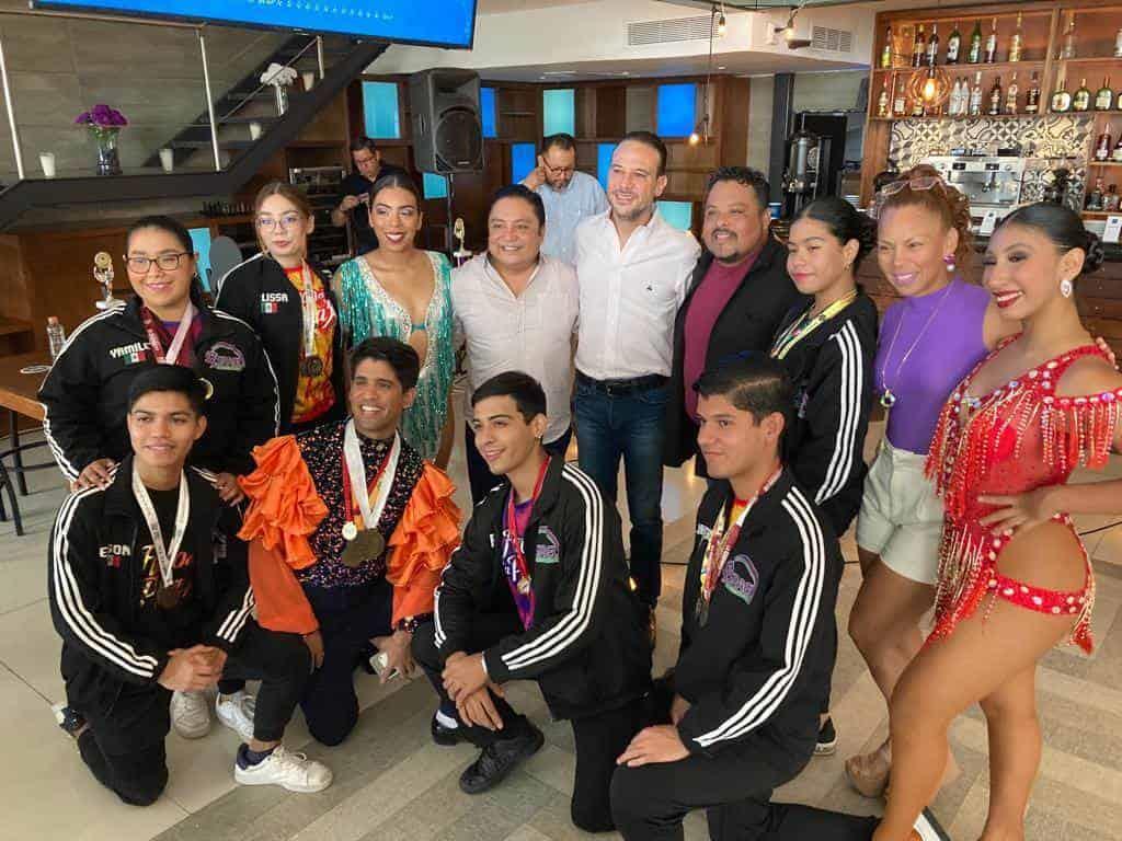 Bailarines veracruzanos arrasaron con preseas en campeonatos en Colombia y España