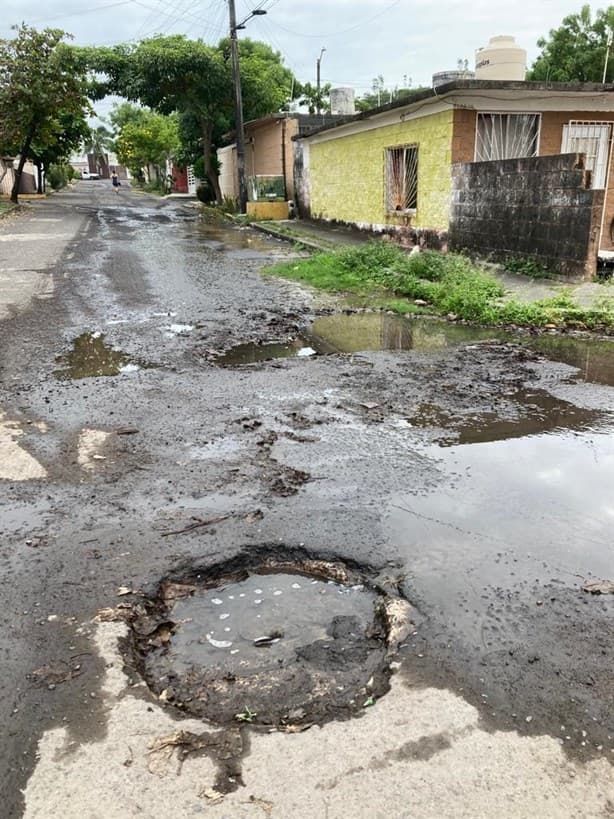 Vecinos exigen a Grupo MAS reparar 12 fugas de aguas en Lomas del Coyol, en Veracruz