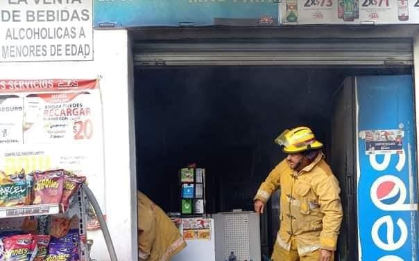 Se incendia tienda de abarrotes y cervezas en Alvarado